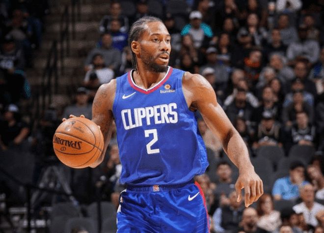 韦瑟斯庞&米奇合砍42分，难阻青岛遭遇赛季首败（韦瑟斯庞与米奇联手轰42分，青岛仍吞赛季首败）