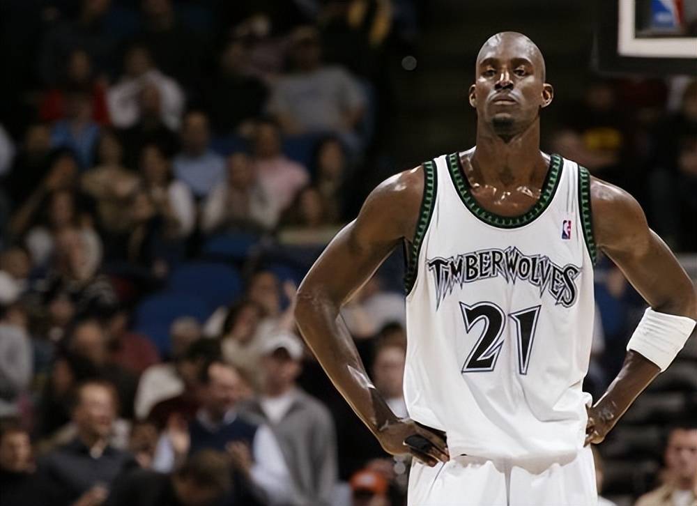 足球世界杯亚洲区最新赛事分析（足球世界杯亚洲区最新赛况解析）