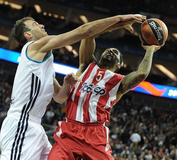 巴萨的丢球方式总是千篇一律…前锋速度也不用特别快，克纳夫这次只有32km／h（巴萨丢球千篇一律：前锋无需很快，克纳夫此役仅32km／h）