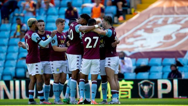 青岛西海岸主教练邵佳一成功保级，郑智接任后计划邀请黄博文、李雷雷等助教，助力球队发展。（邵佳一率青岛西海岸完成保级，郑智接任拟邀黄博文、李雷雷加盟教练组助力球队发展）