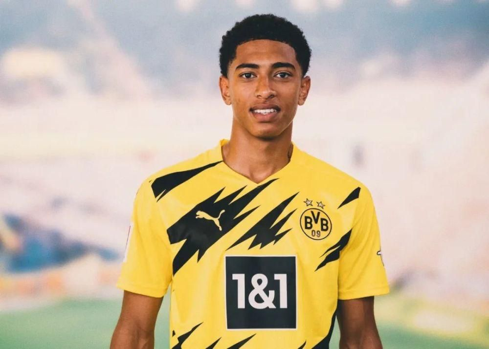 半场战报：都灵1-0克雷莫内塞，弗拉希奇建功（半场速递：弗拉希奇破门，都灵1-0领先克雷莫内塞）