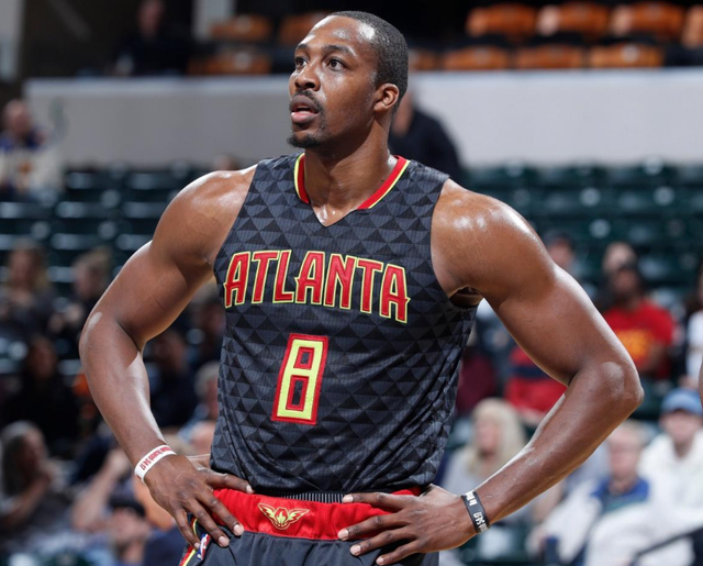 记者：埃里克佩戴面具训练，霍安将在国际比赛日后回归（记者称埃里克戴面罩参加训练，霍安预计在国际比赛日后复出）