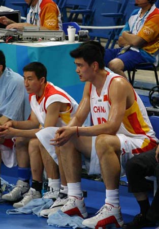 葡超战报：门将互送大礼，奥利维拉染红，葡体4-1吉马良斯（葡超战况：门将互送礼，奥利维拉染红，葡萄牙体育4-1吉马良斯）