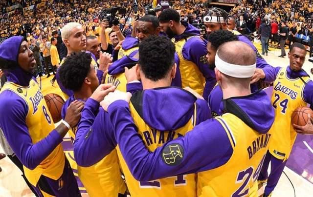 小克鲁伊夫：父亲对团队工作人员很温柔，对管理层则非常强硬（小克鲁伊夫：父亲对团队成员温和，对管理层毫不妥协）