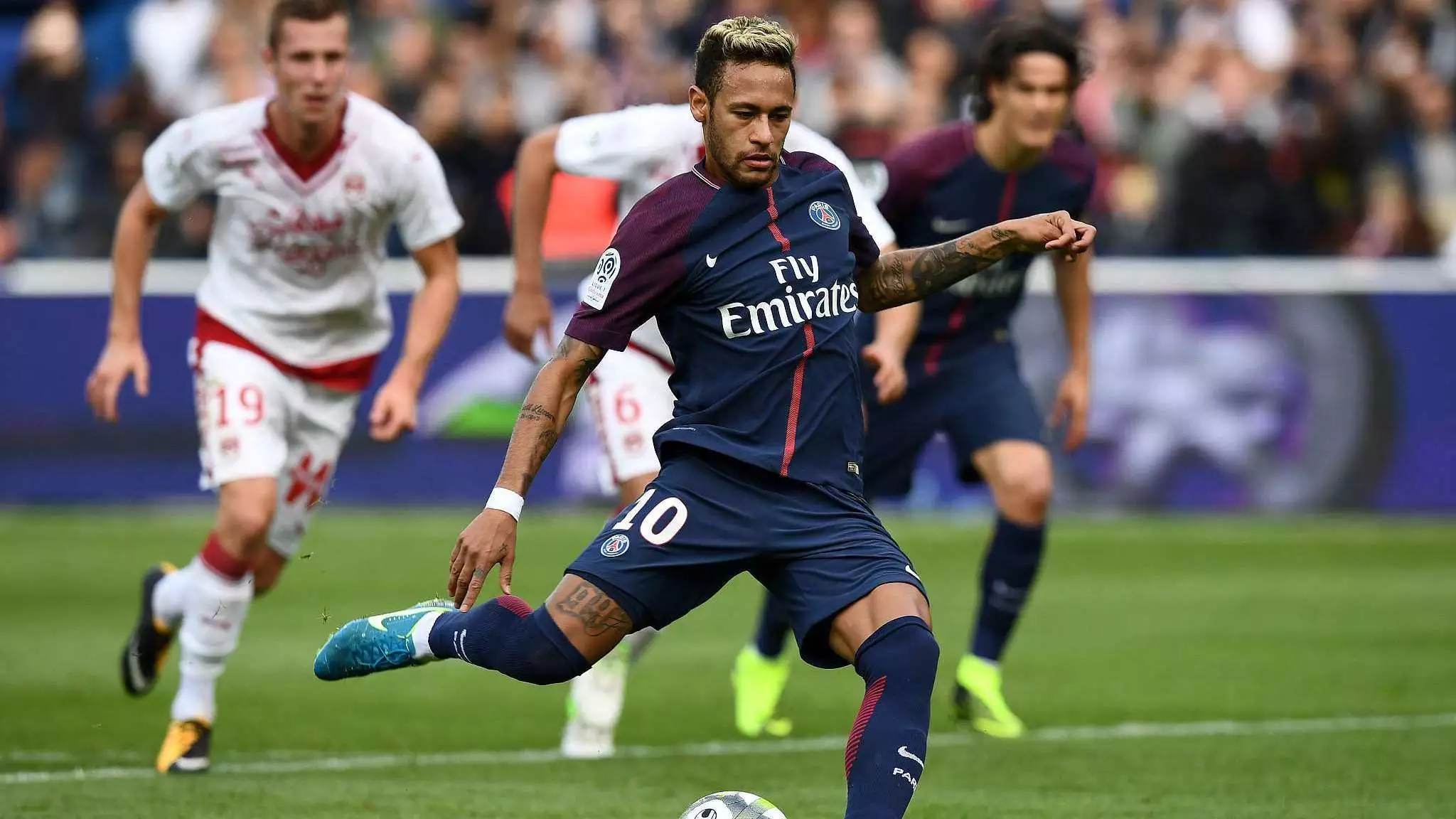 大举反击！开拓者2分钟内外开花轰出12-0攻击波 强势反超比分（开拓者两分钟里外齐发力轰出12-0高潮，一举反超比分）