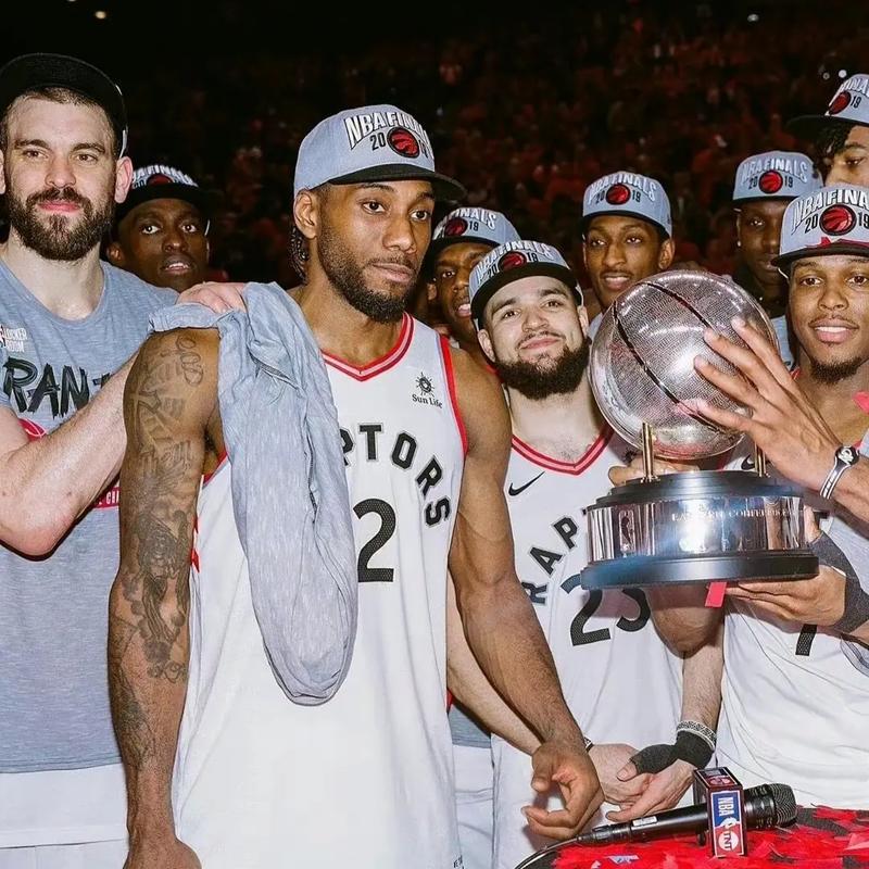 解说：太阳对内线的攻击非常凶 进攻真的很不错 处理球很果断流畅（解说：太阳猛攻内线火力十足，进攻出色，处理球果断流畅）