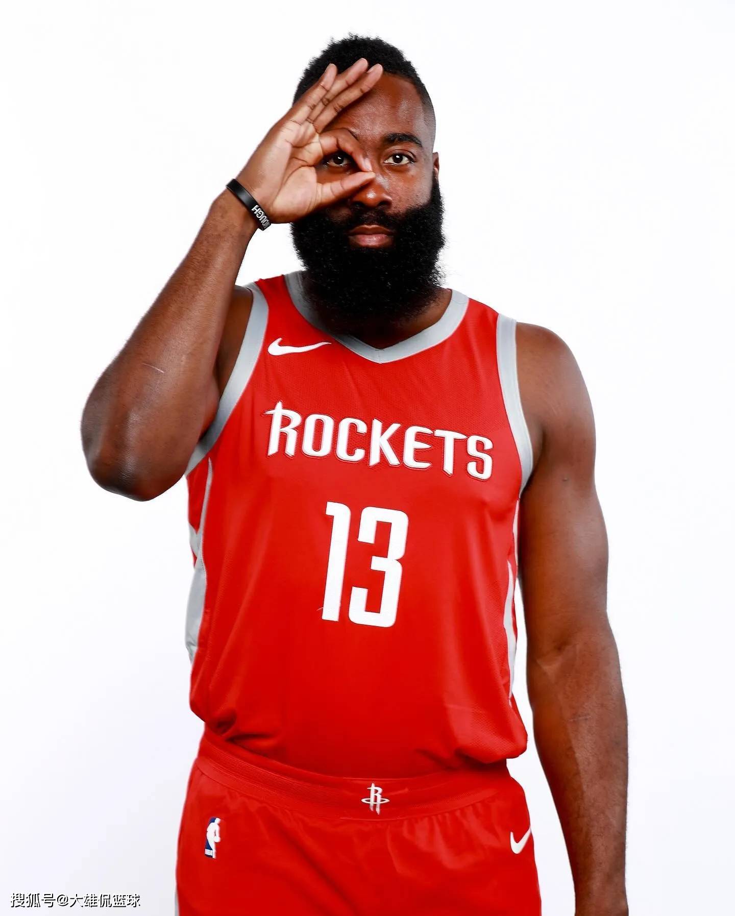 萨哈：博学的亨利未来有机会执教枪手；高兴看到曼联热身状态（萨哈：亨利学识广博，未来或执教阿森纳；对曼联热身状态感到高兴）