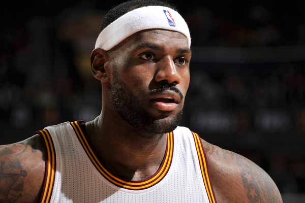 美媒：杨瀚森首次先发球衣被拍卖完成，价格为42356元人民币（美媒称杨瀚森生涯首次先发战所穿球衣已完成拍卖，成交价为人民币42356元）